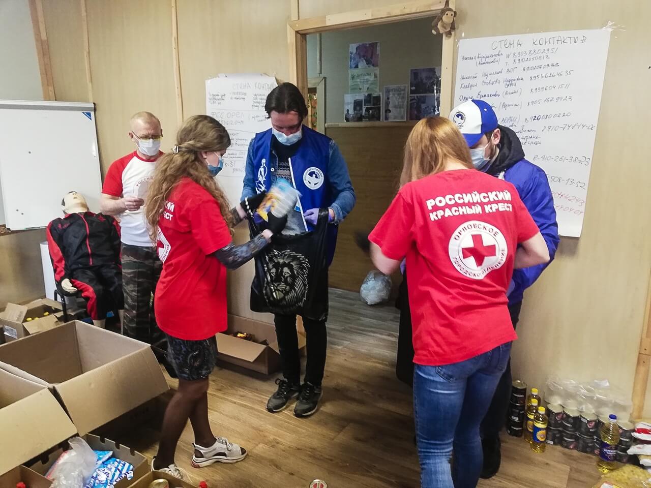 Волонтеры управление. Фотосессия волонтеров. Волонтеры в пандемию. Волонтеры помогают. Российские волонтеры.